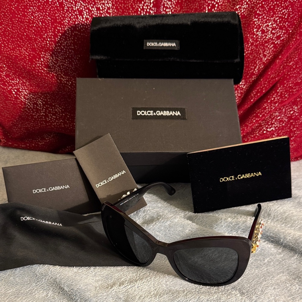Dolce & Gabbana Elegant Black Sunglasses with flowers